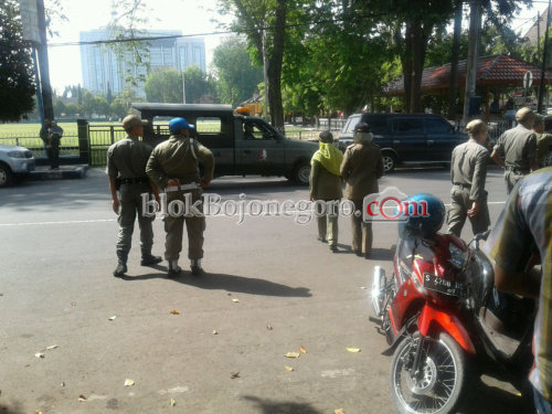 Usai Fokus Pilkada, Satpol PP Kembali Tertibkan PKL Liar